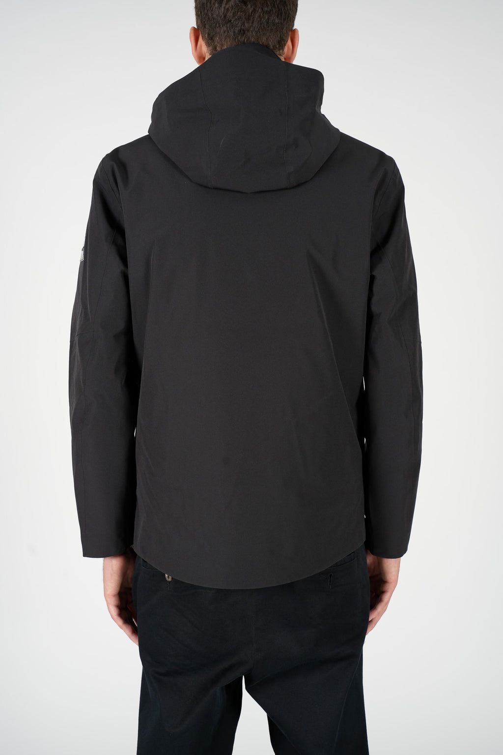 Giacca tecnica nera con cappuccio e zip