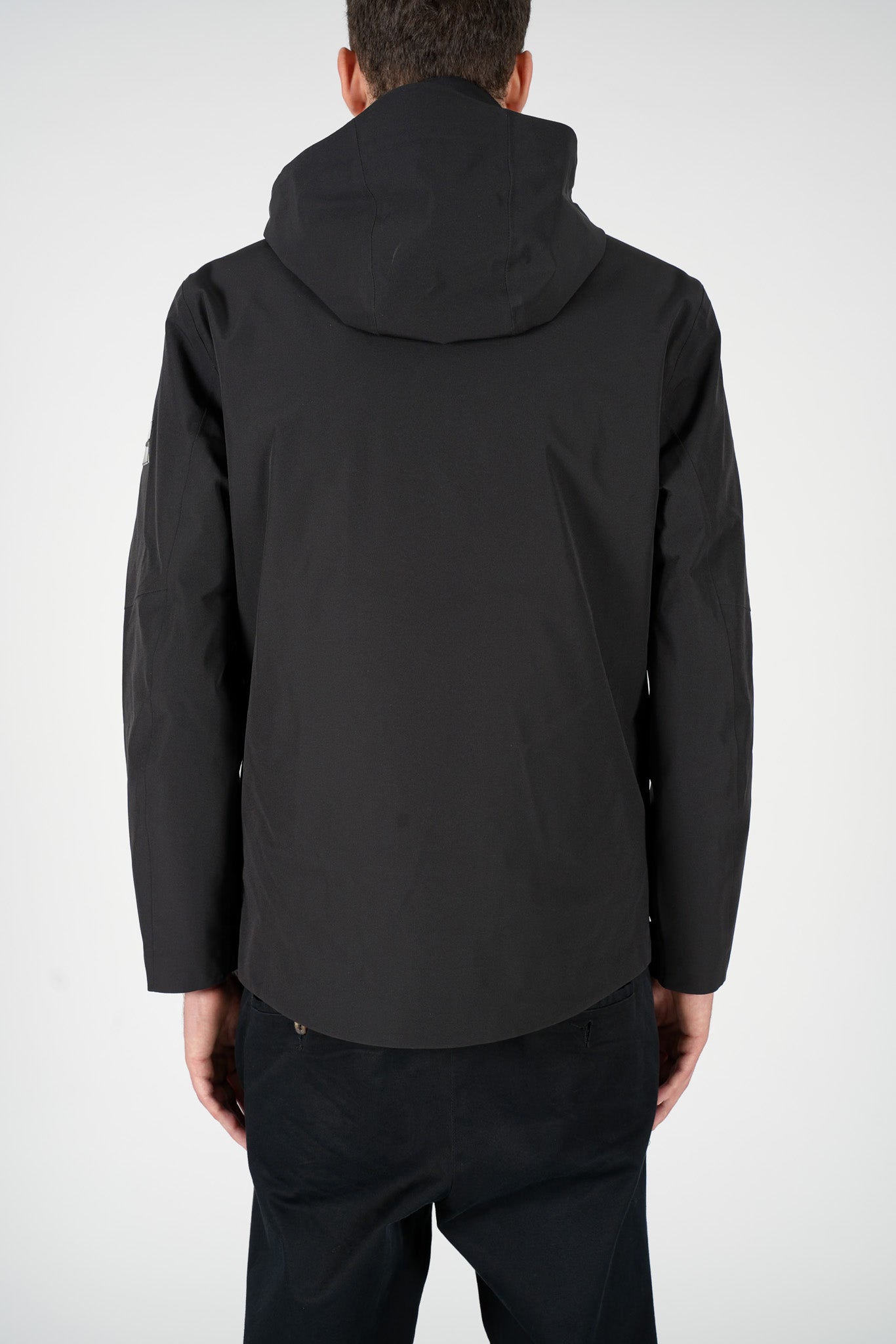 Giacca tecnica nera con cappuccio e zip