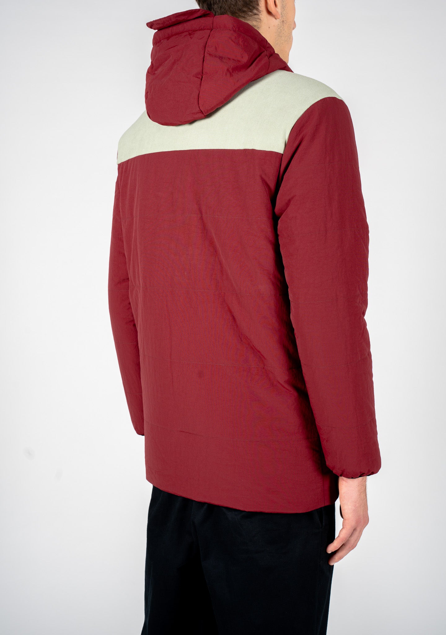 Piumino bicolore bordeaux e inserti in velluto salvia