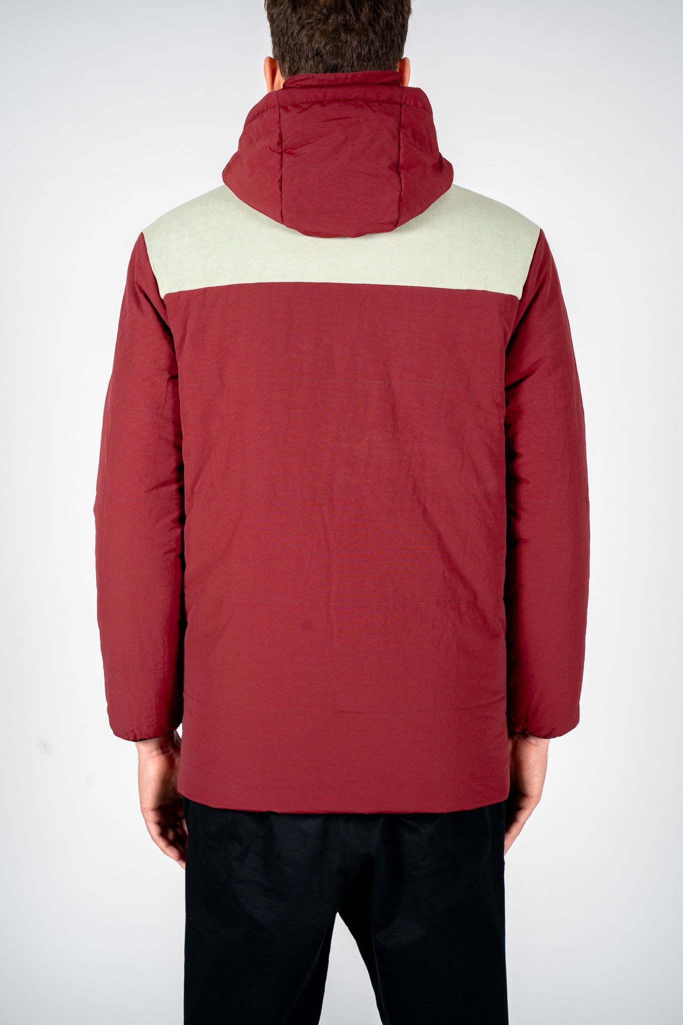 Piumino bicolore bordeaux e inserti in velluto salvia