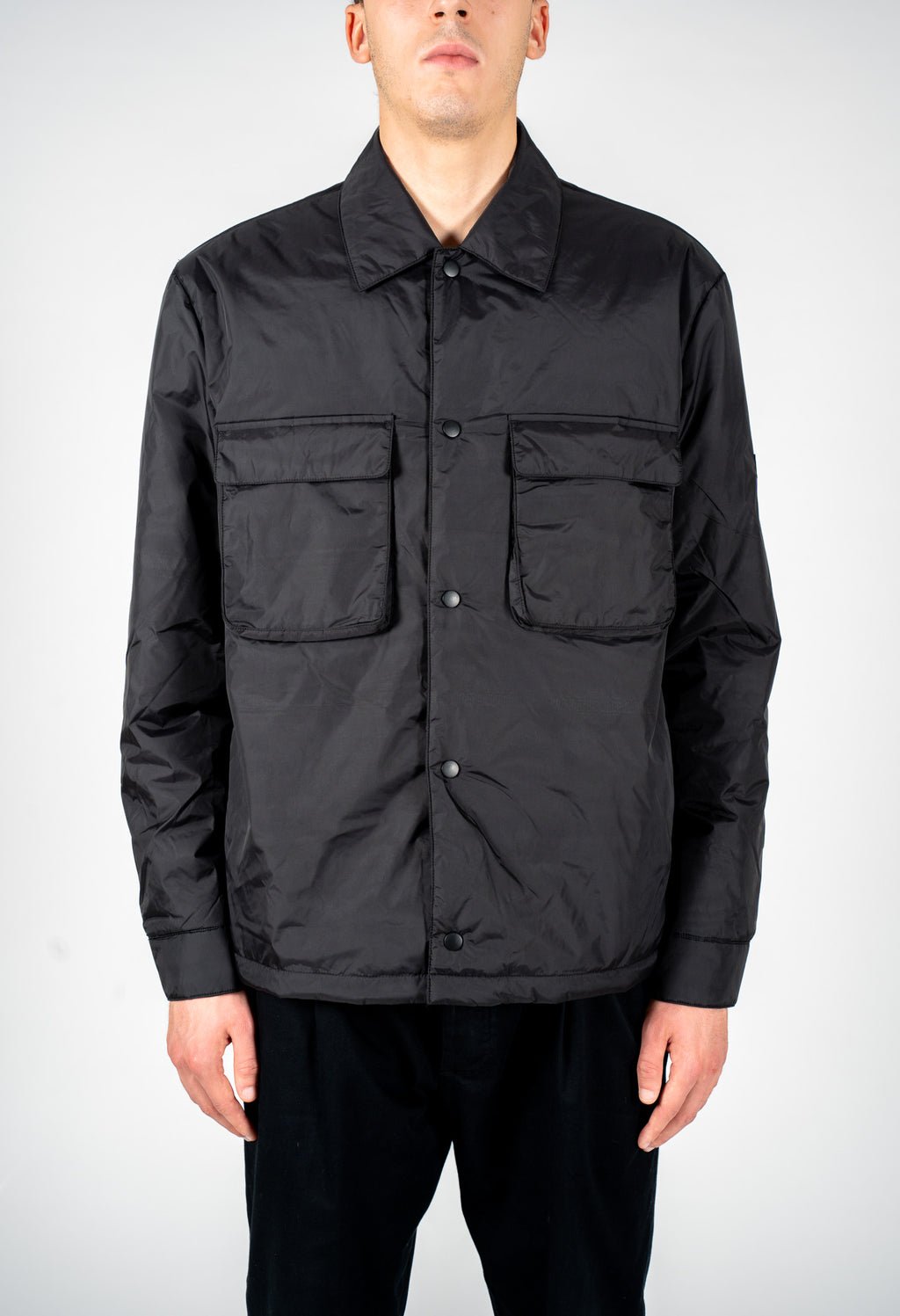 Overshirt nera con tasche