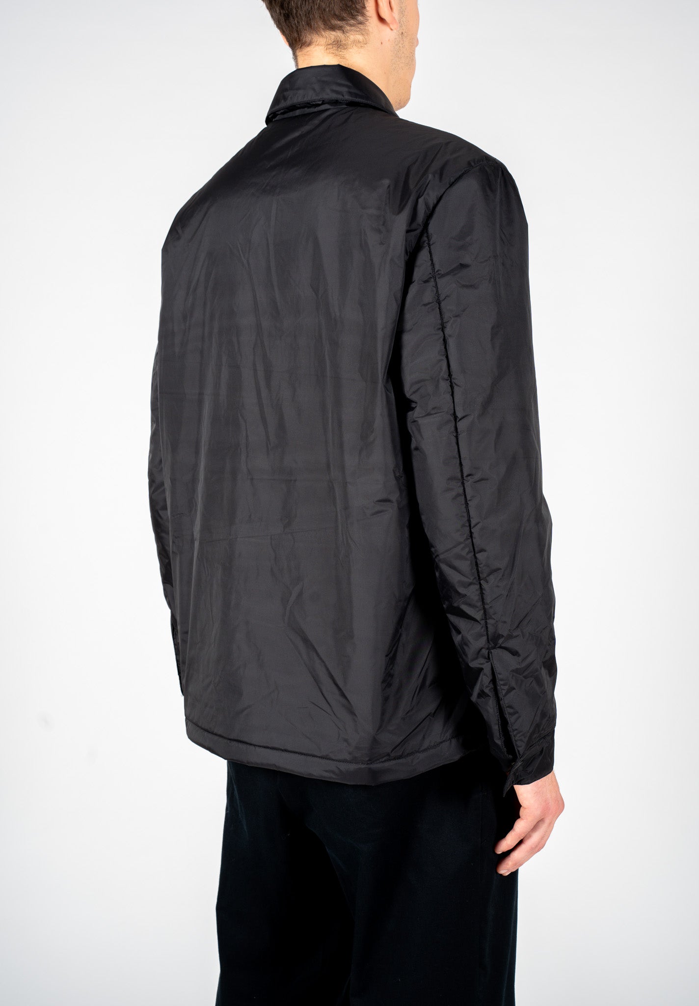Overshirt nera con tasche