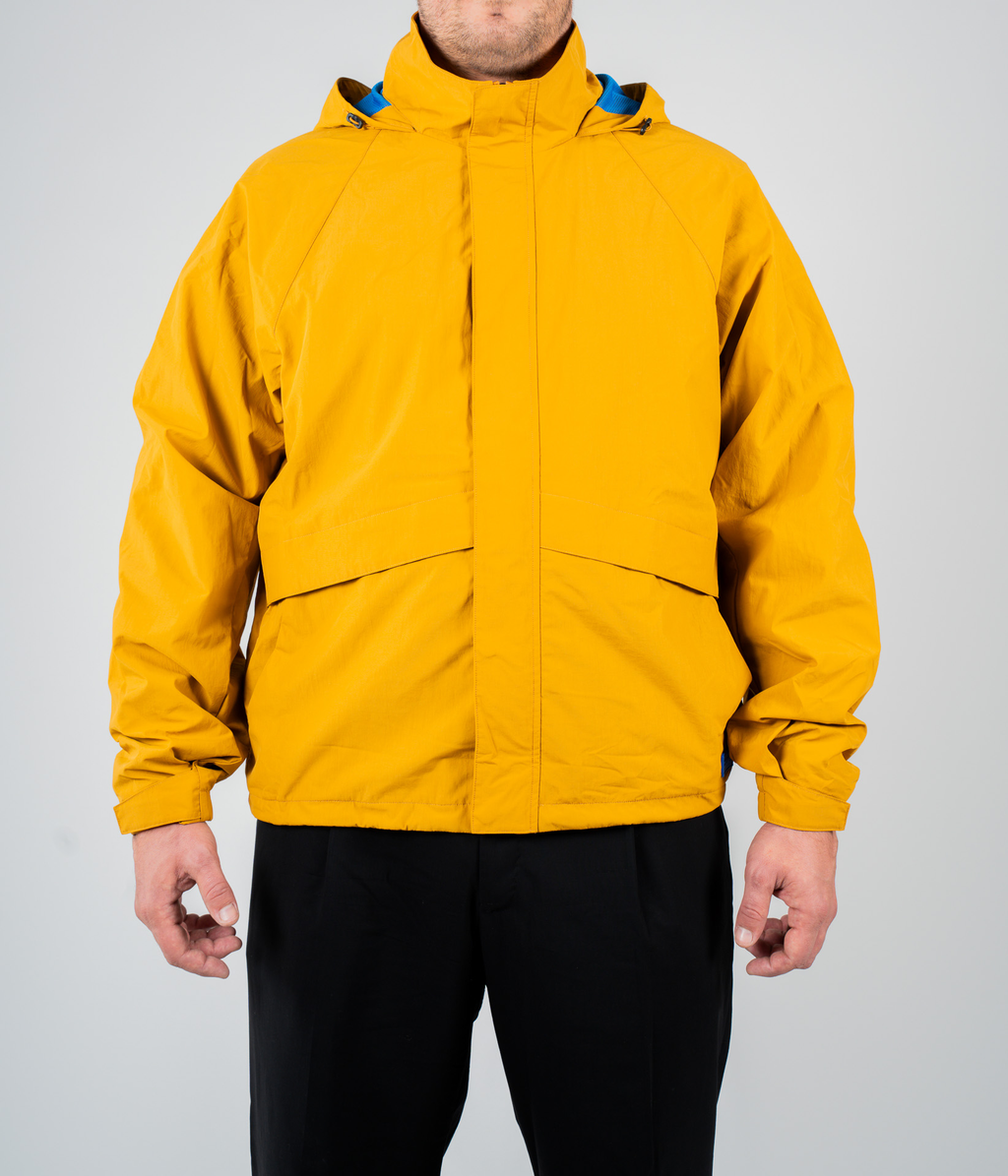 Giacca tecnica color caramello con interno blu elettrico