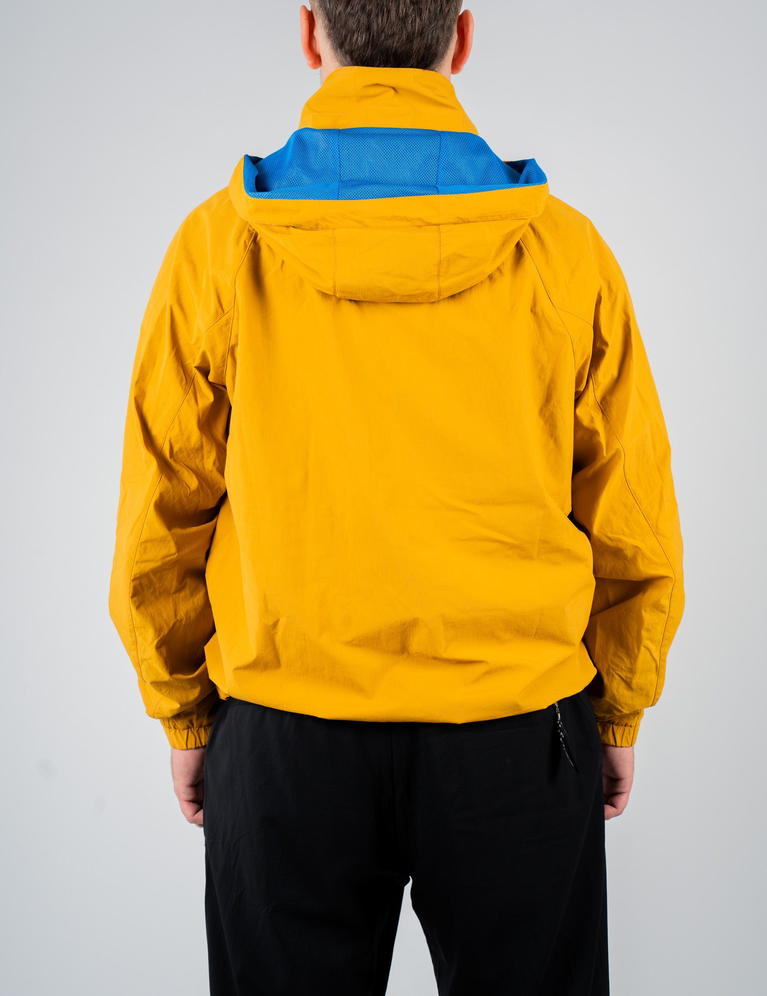 Giacca tecnica color caramello con interno blu elettrico