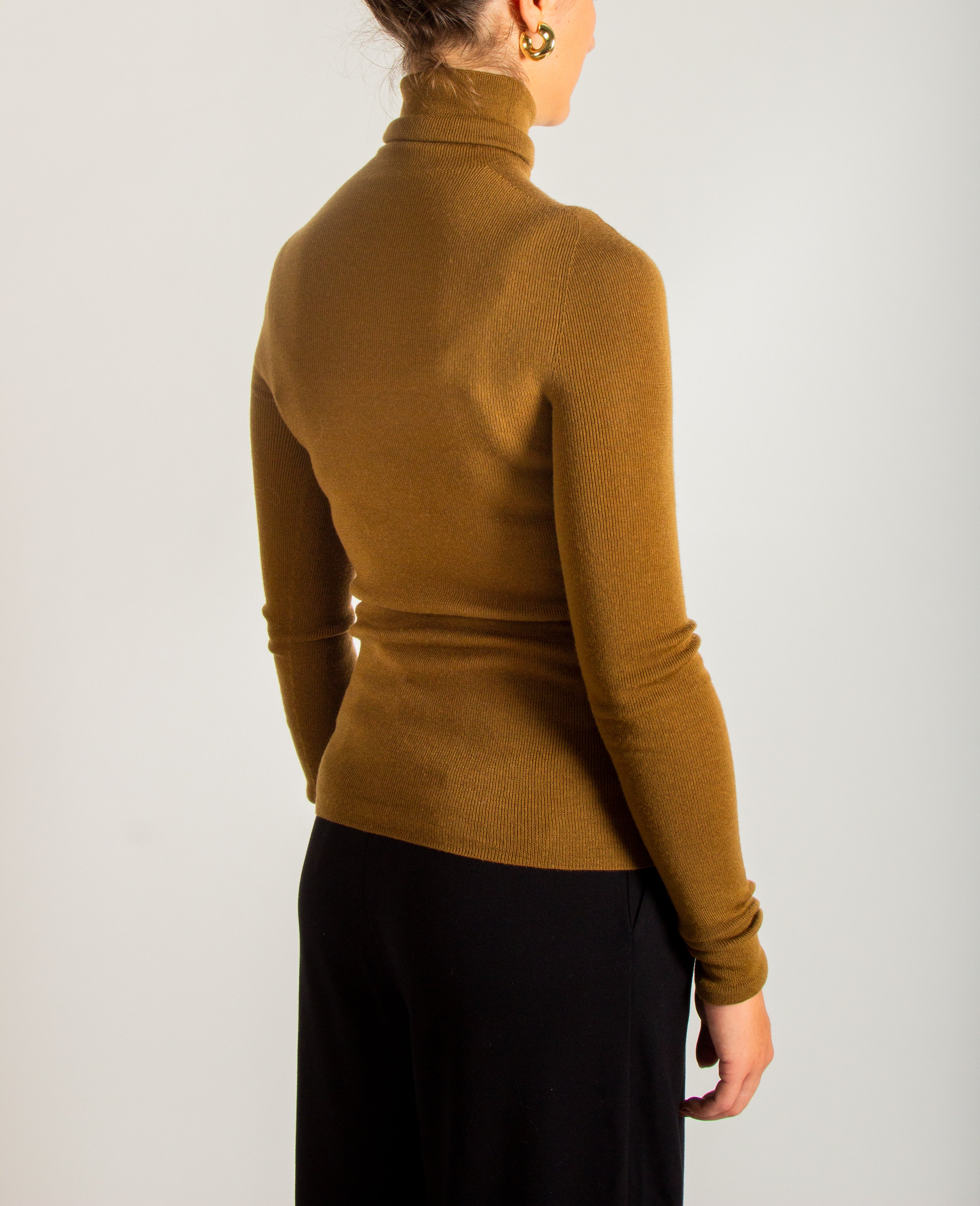 Dolcevita a coste sottili senza cuciture