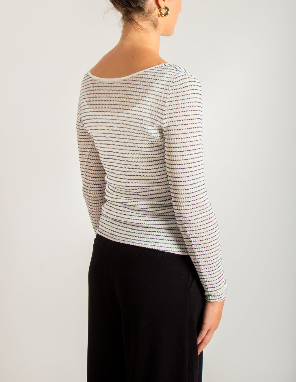 Maglia con scollo ampio a righe