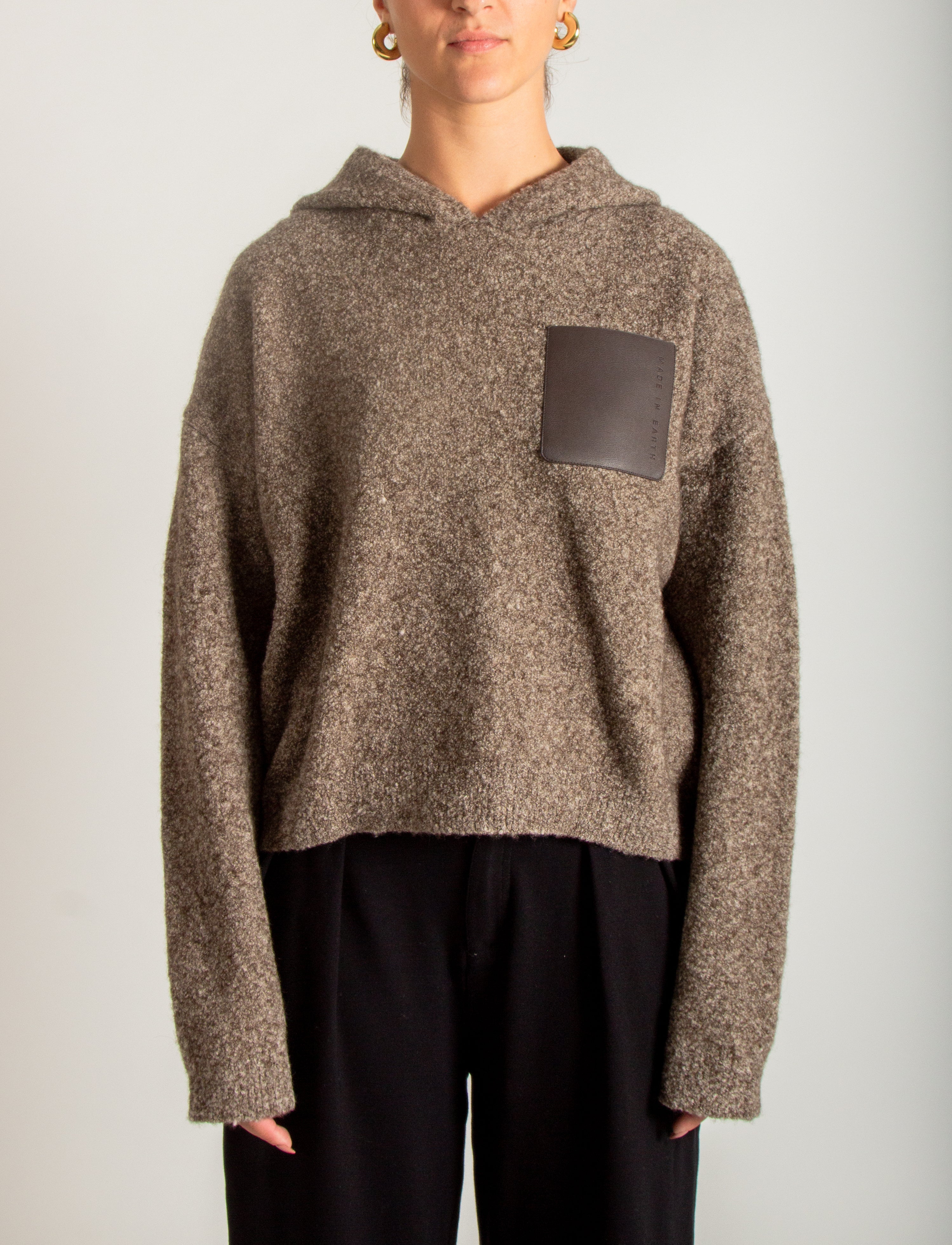 Maglia bouclé con cappuccio