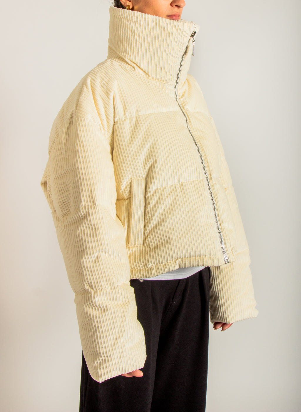 Piumino corto in velluto a coste