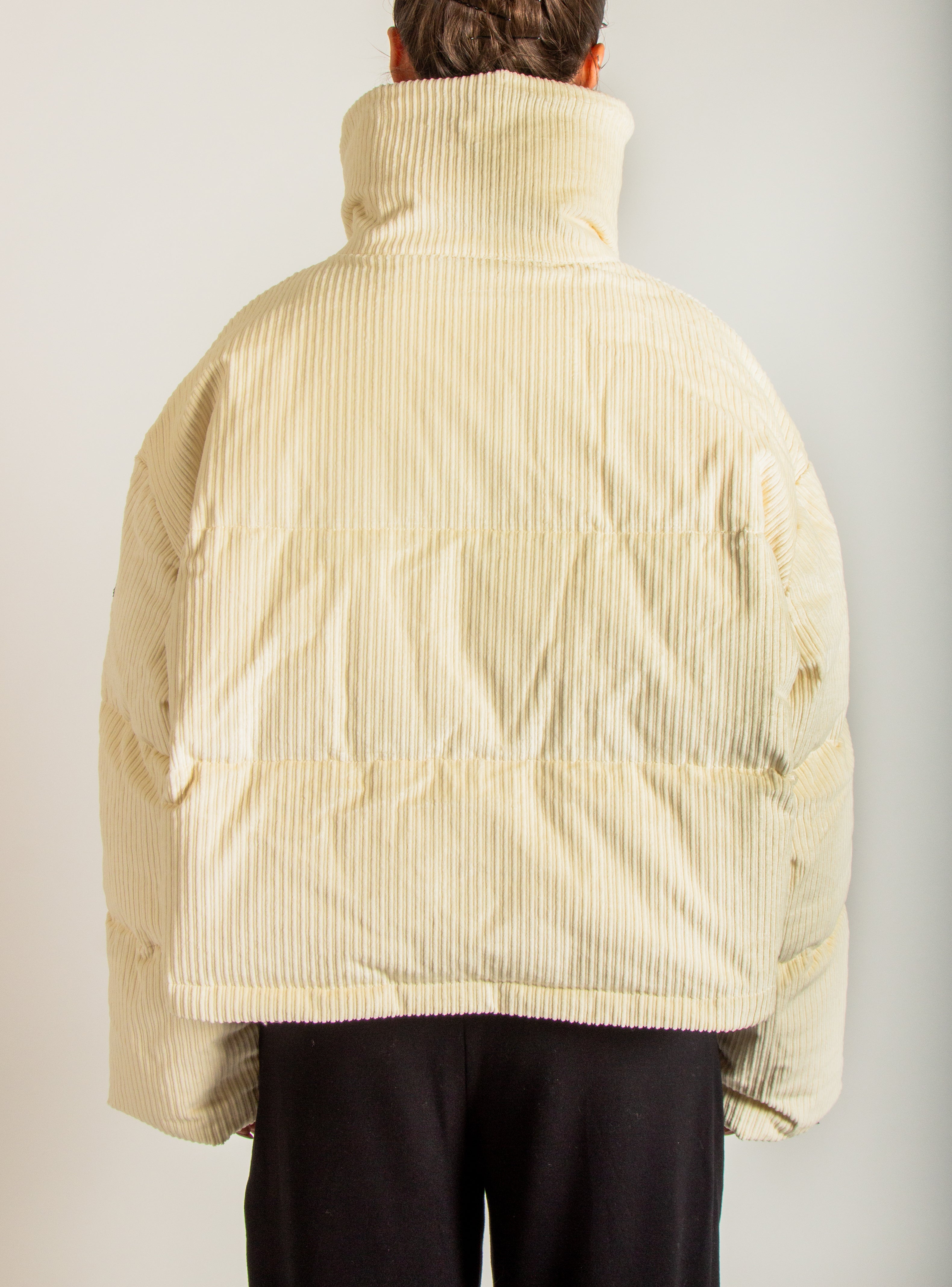 Piumino corto in velluto a coste