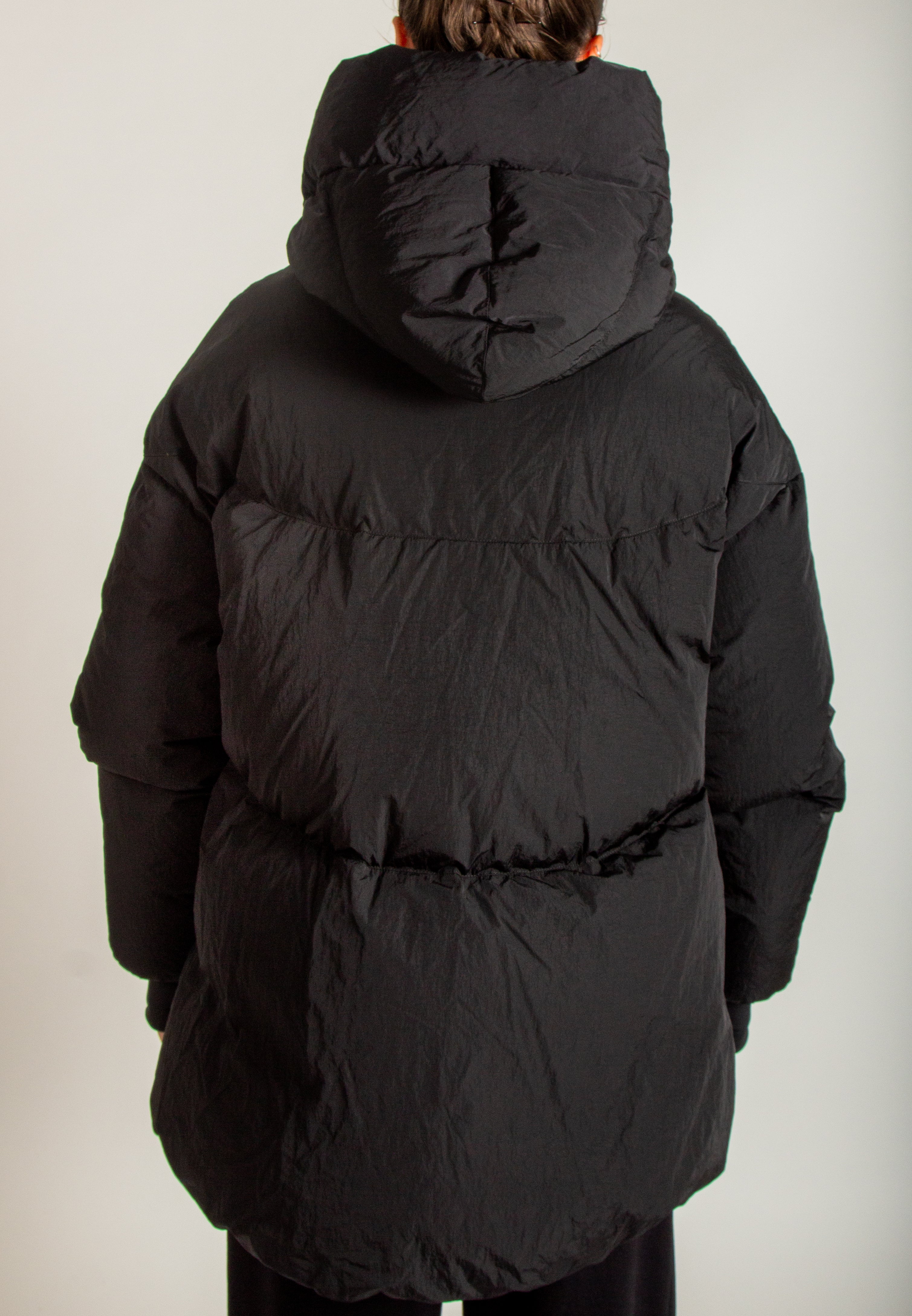 Piumino corto collo a cratere