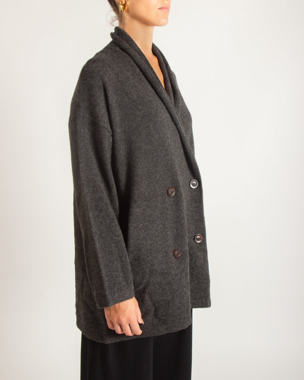 Giacca di maglia doppiopetto collo taglio vivo