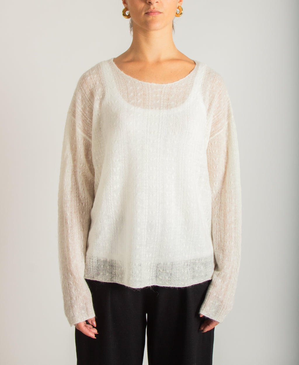 Maglia leggera trasparente traforata a trecce sottili