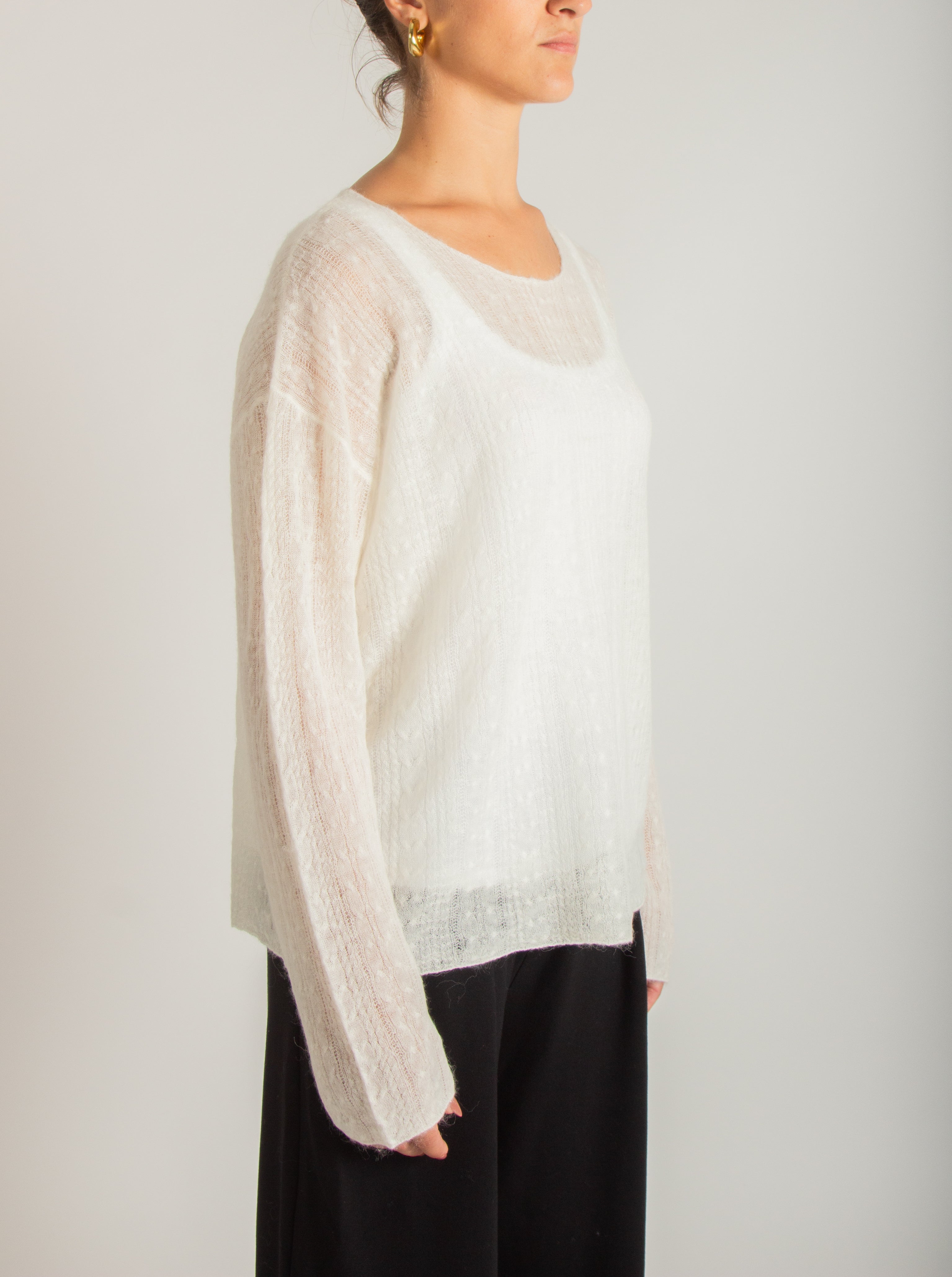 Maglia leggera trasparente traforata a trecce sottili