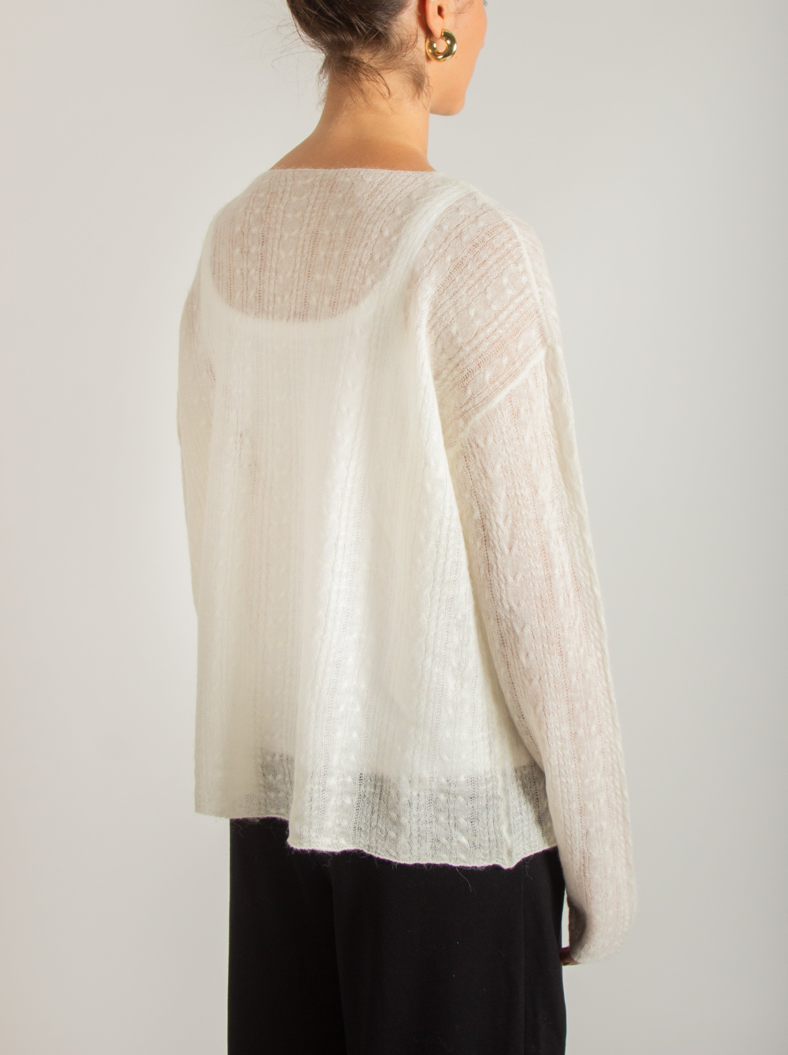 Maglia leggera trasparente traforata a trecce sottili