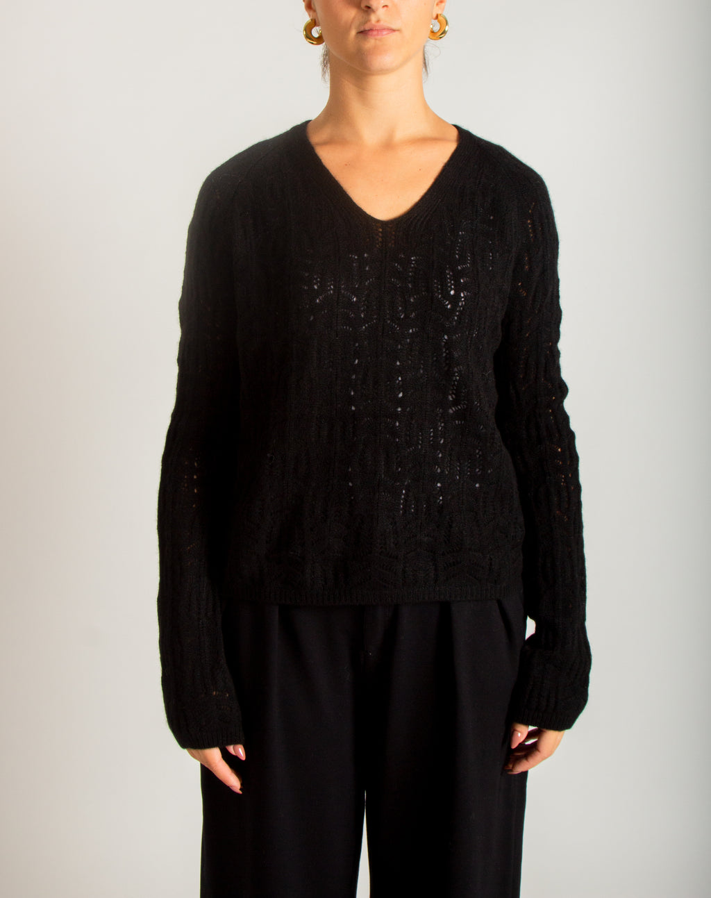 Maglia traforata con scollo V in cashmere