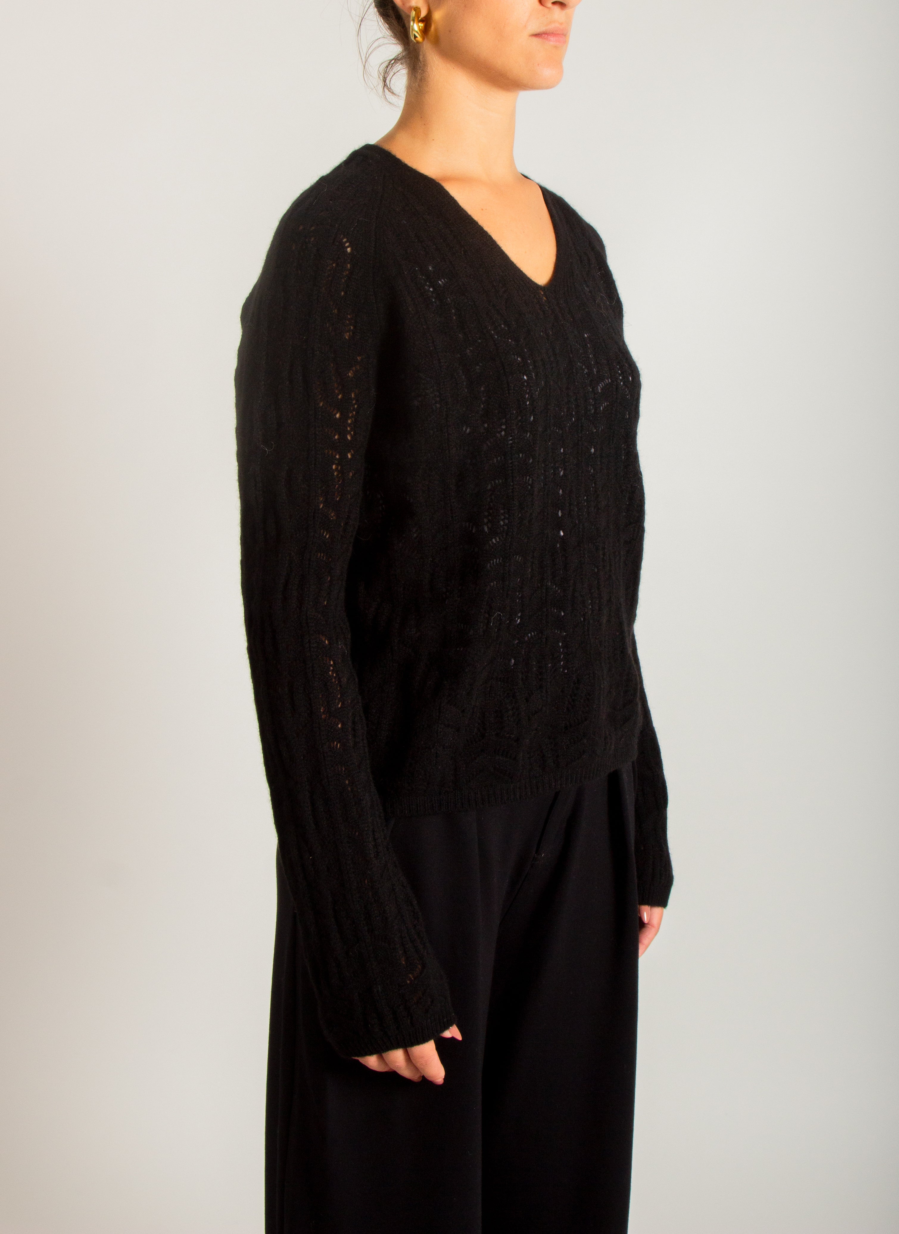 Maglia traforata con scollo V in cashmere