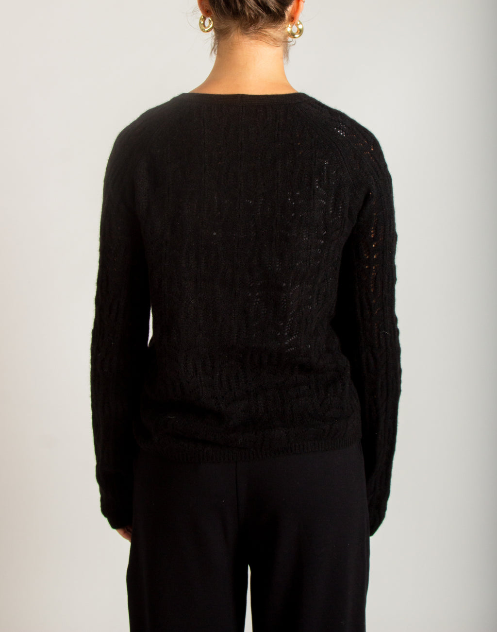 Maglia traforata con scollo V in cashmere