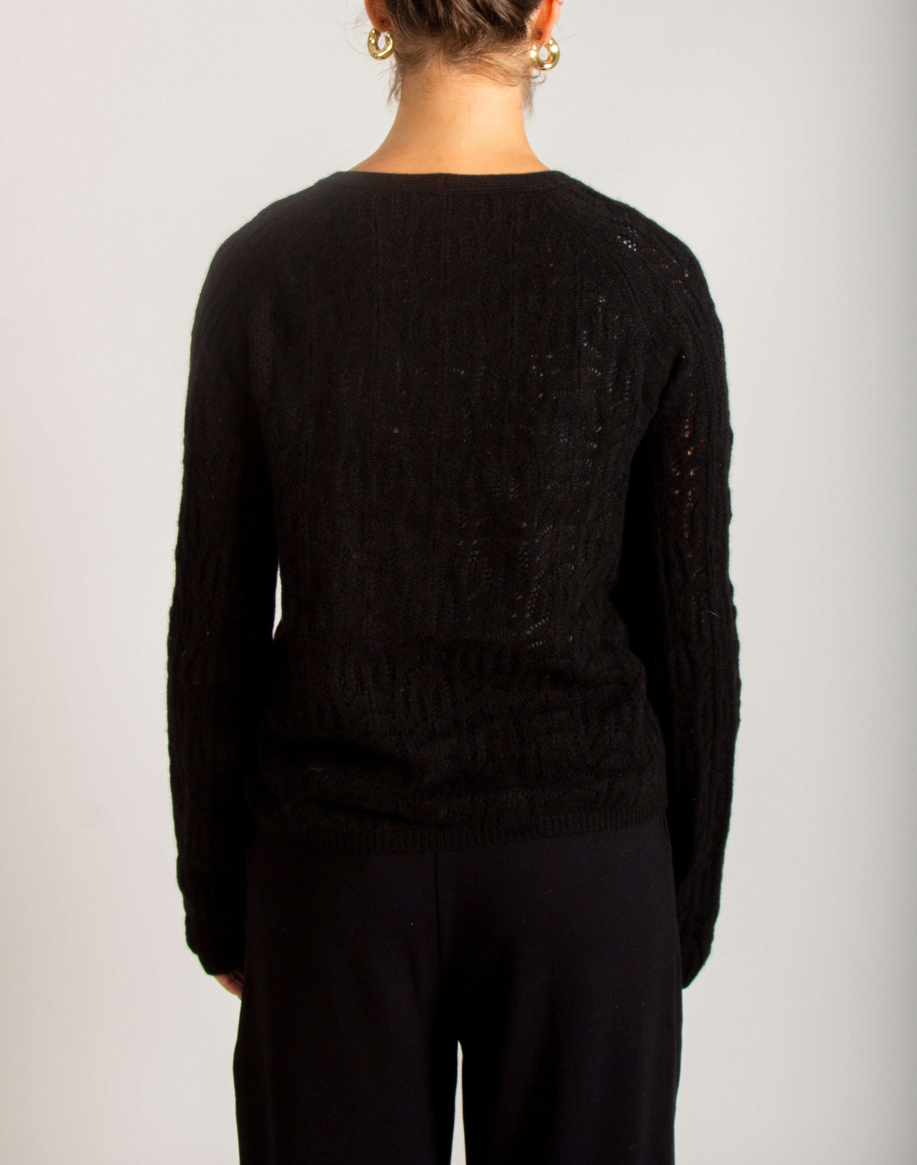 Maglia traforata con scollo V in cashmere