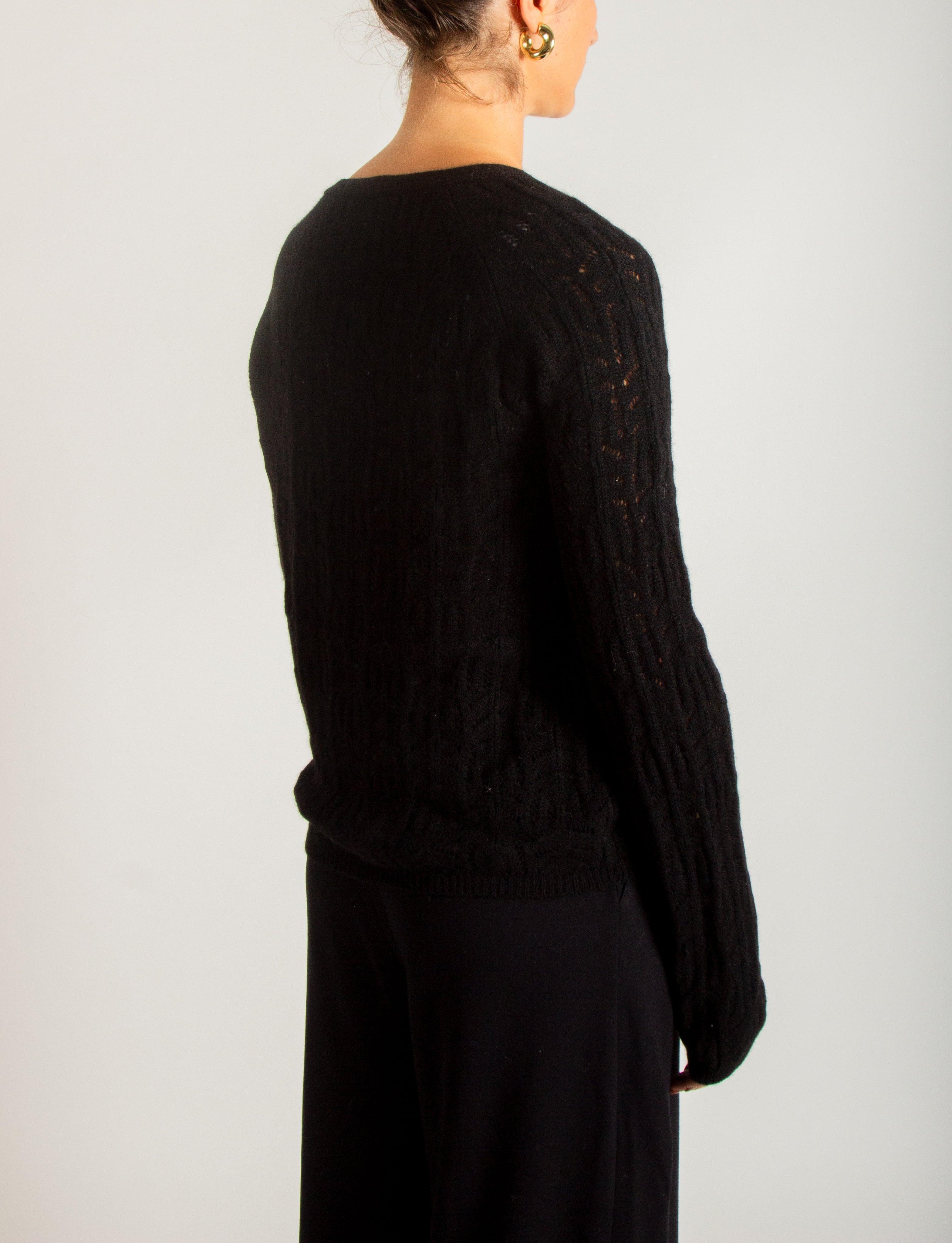 Maglia traforata con scollo V in cashmere