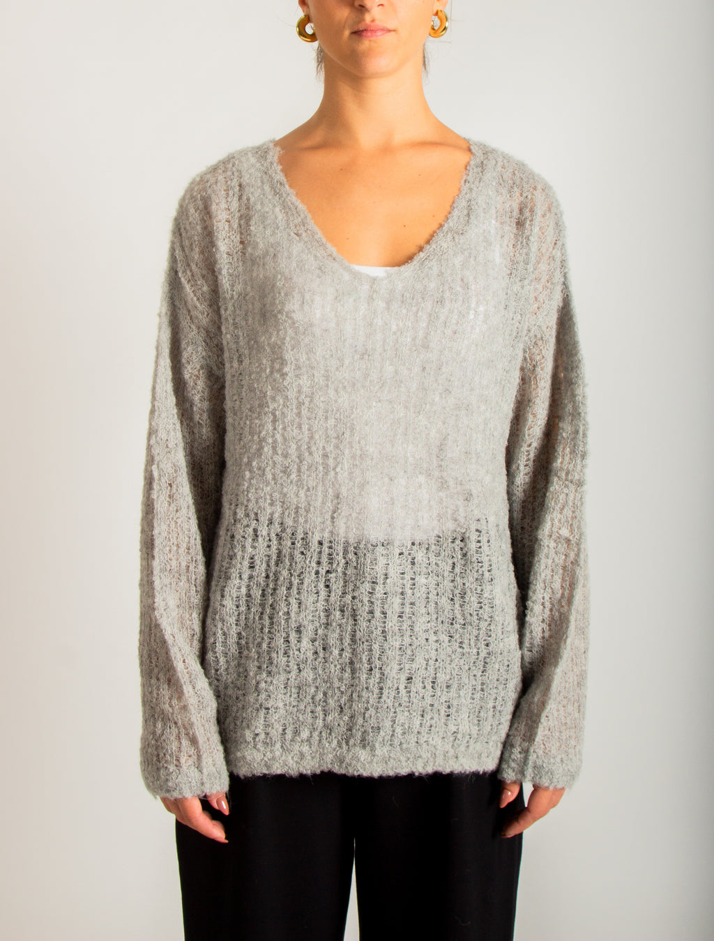 Maglia in filato garzato con lavorazione traforata