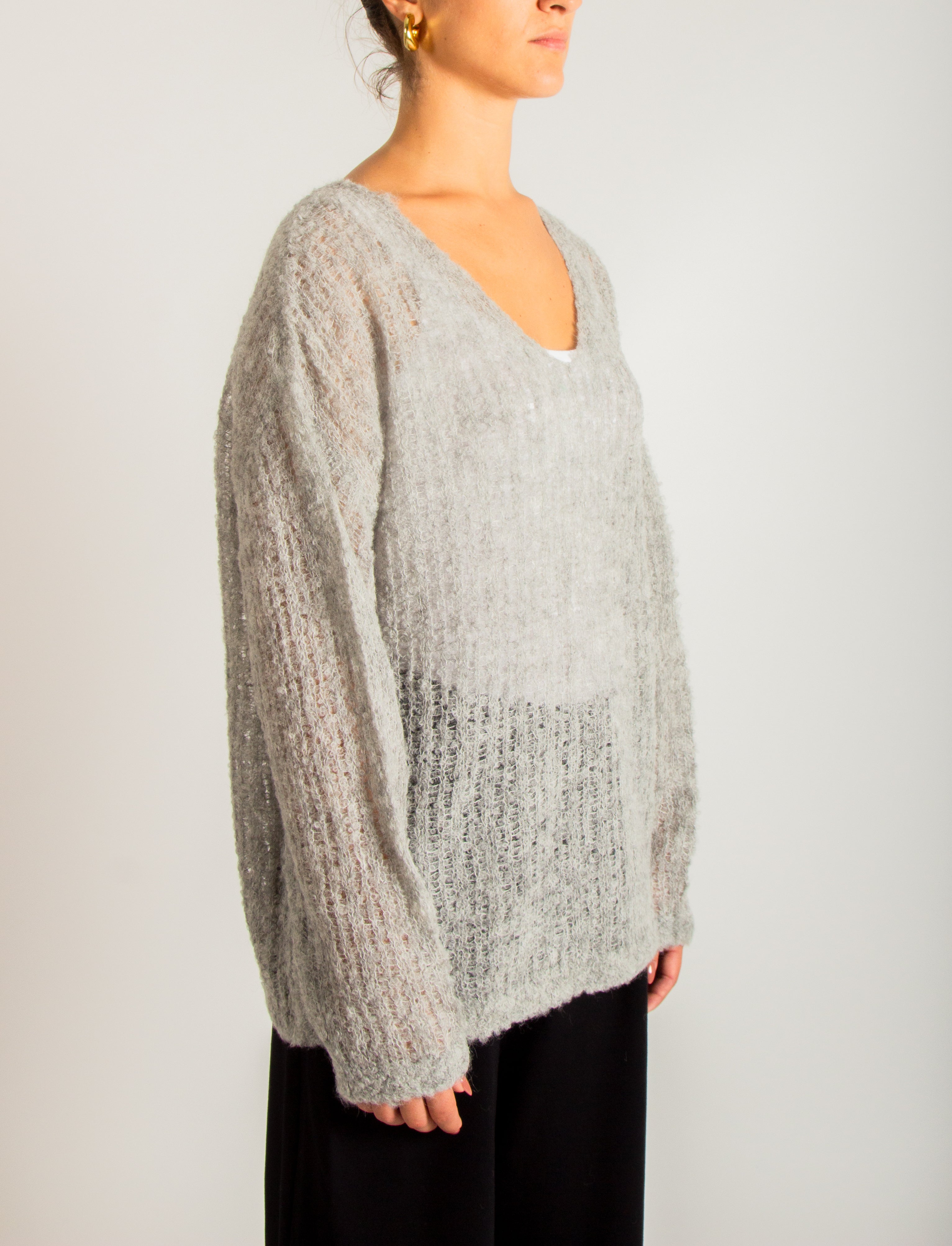 Maglia in filato garzato con lavorazione traforata