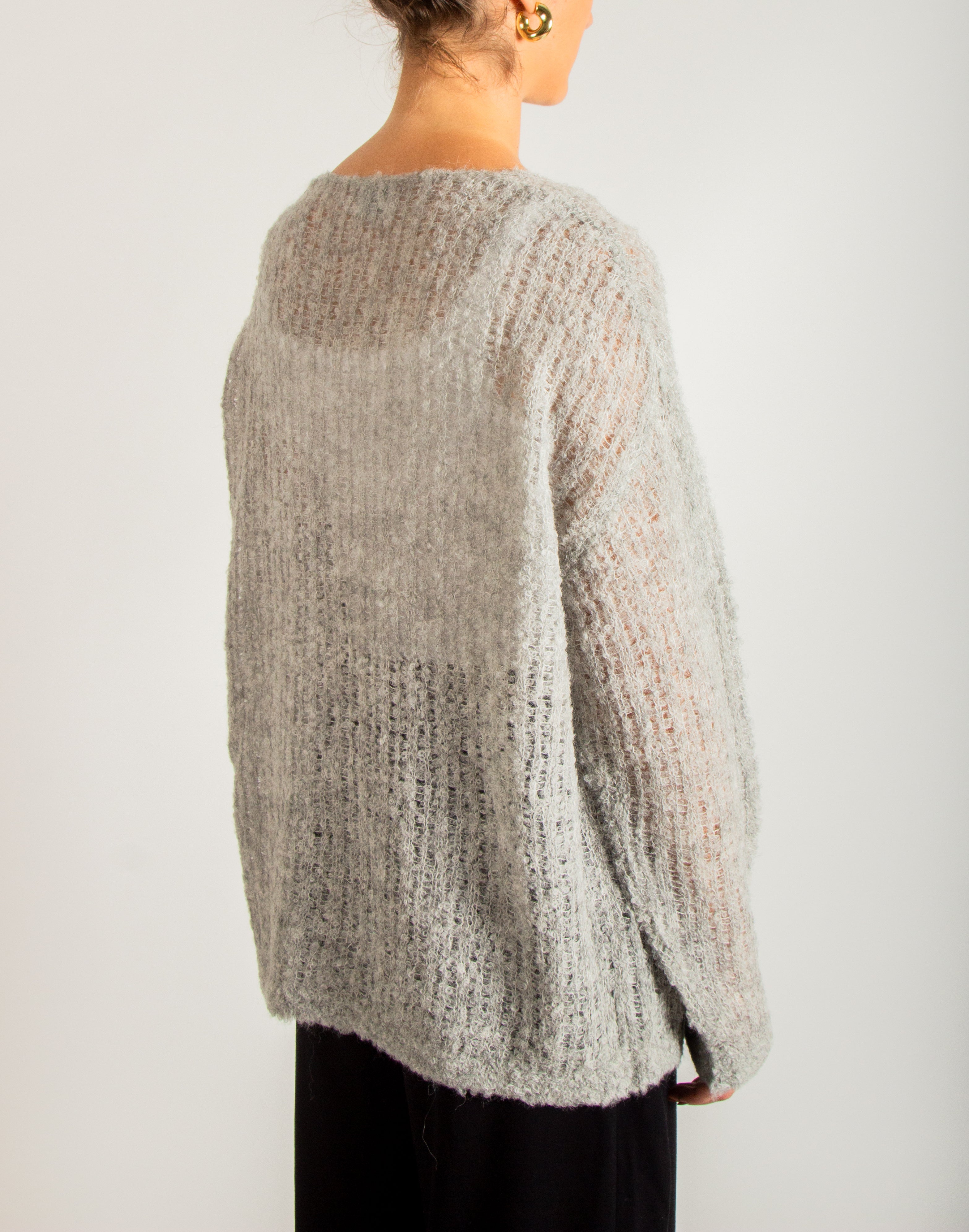 Maglia in filato garzato con lavorazione traforata